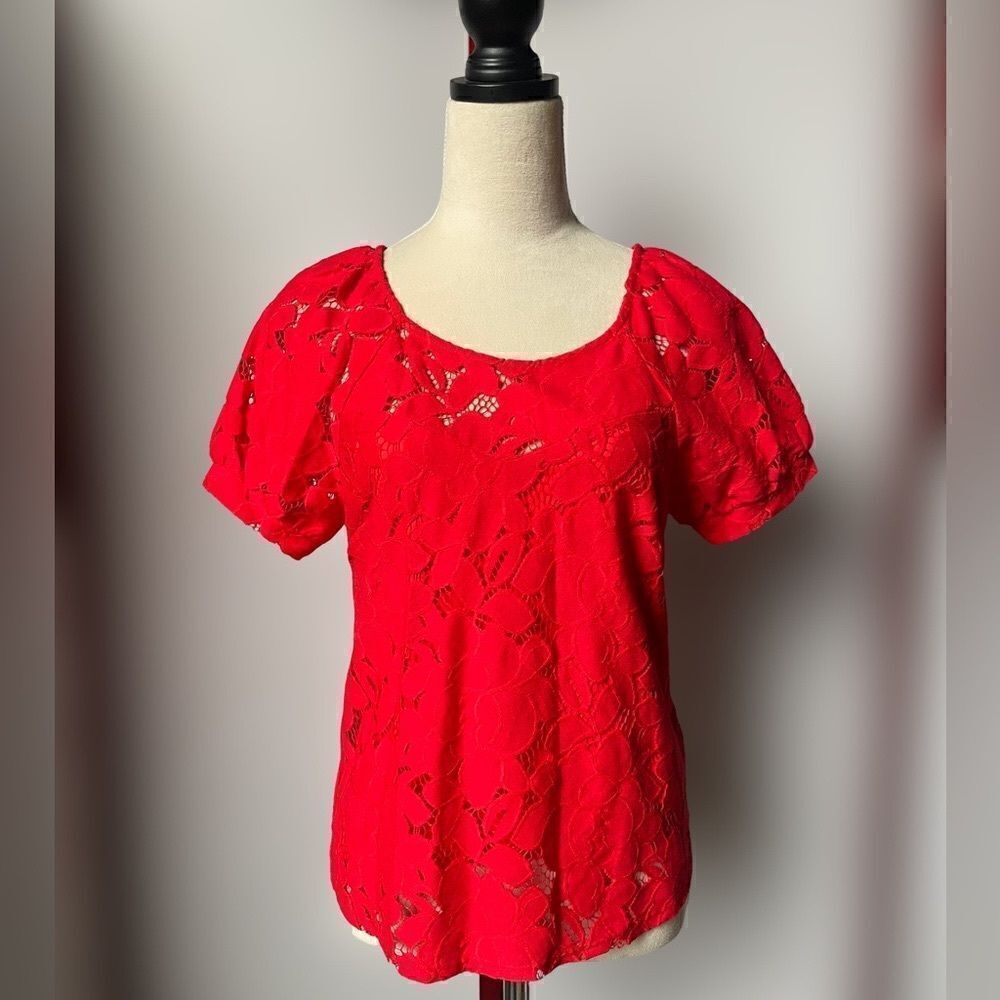 Monteau Los Angeles Red Short Sleeve Floral Blouse w/Cut Outs (Size: Small)